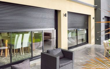 Stores de sécurité pour fenêtres ou grilles en fer: que choisir