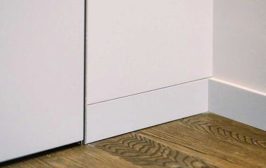 Plinthes encastrées et câblage : une combinaison pratique de sécurité et de design Plinthes encastrées et câblage : une combinaison pratique de sécurité et de design