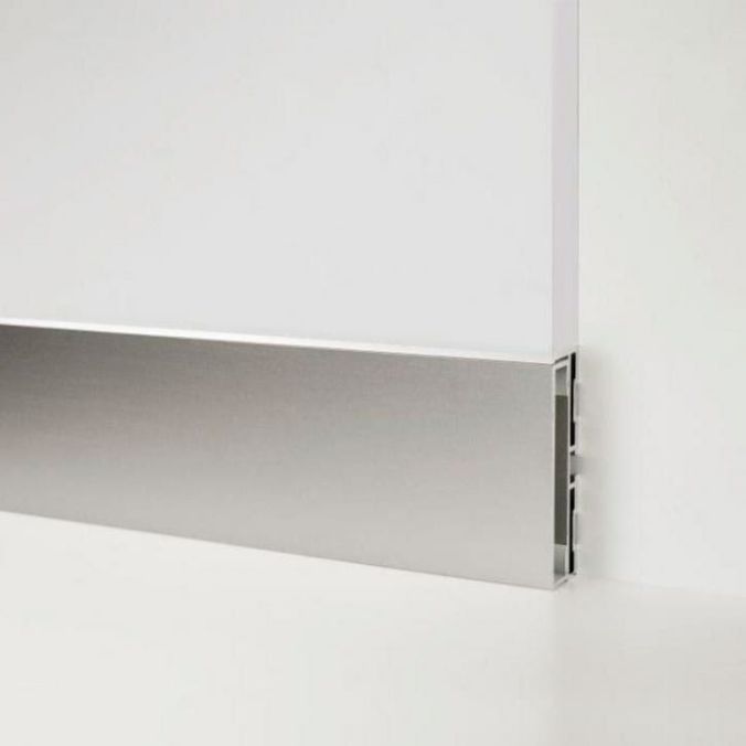 Insert en aluminium pour plinthe cachée de 60 mm