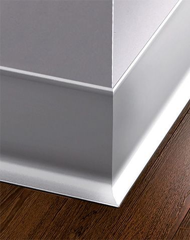 Flat floor plinth